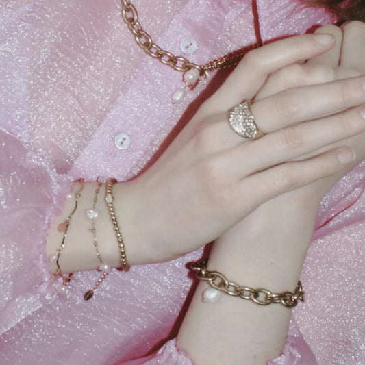 Joy Coin and Pearl bracelet. Vandfast. 18 K. guldbelagt. Dansk Copenhagen