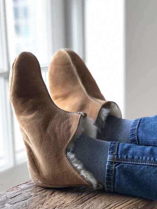 Hjemmesko til mænd og kvinder. 100% lammeskind