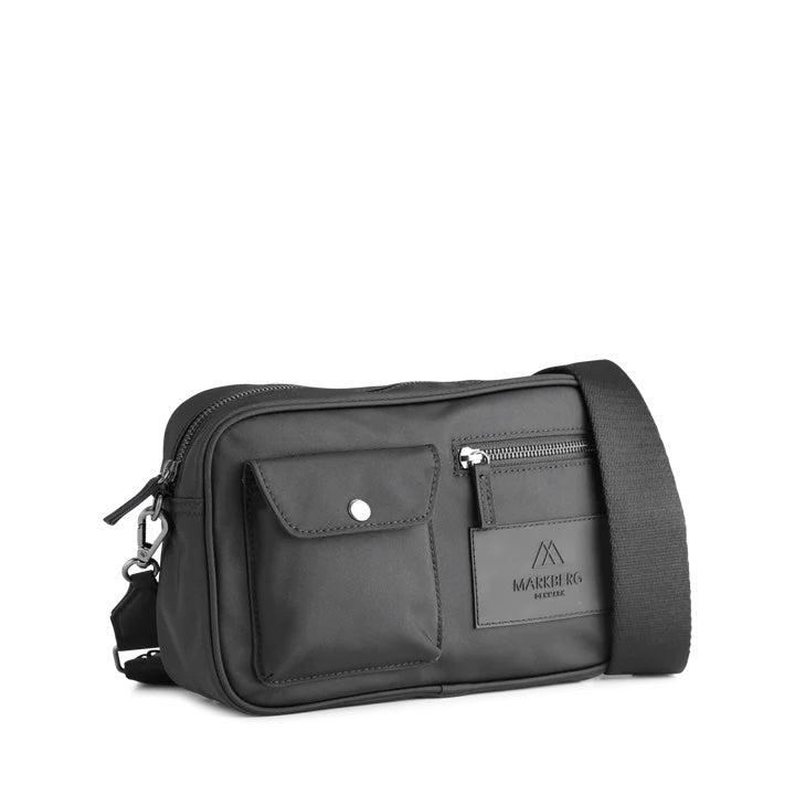 DarlaMBG crossbodytaske. Medium. Sort. 100% recycled polyester. Markberg