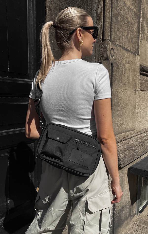 DarlaMBG crossbody taske. Medium. Sort. 100% recycled polyester. Markberg