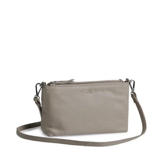 MikalaMBG Crossbody taske. Hvid sand. Læder. Markberg