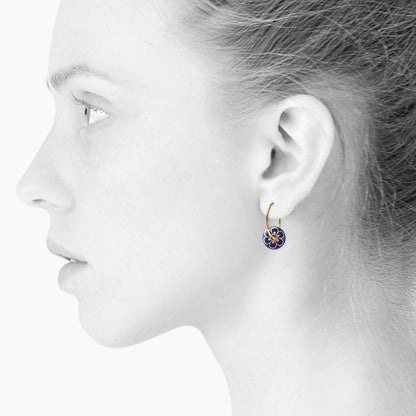Flora creole earrings. Black and gold. Scherning Copenhagen