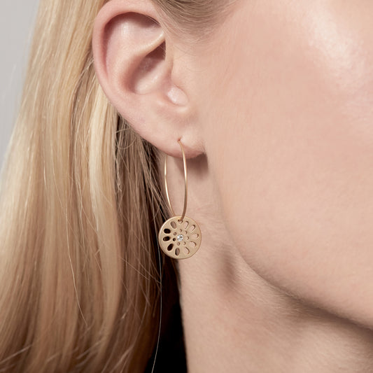 Daisy Hoop Earring. Gold plated. Danish Copenhagen